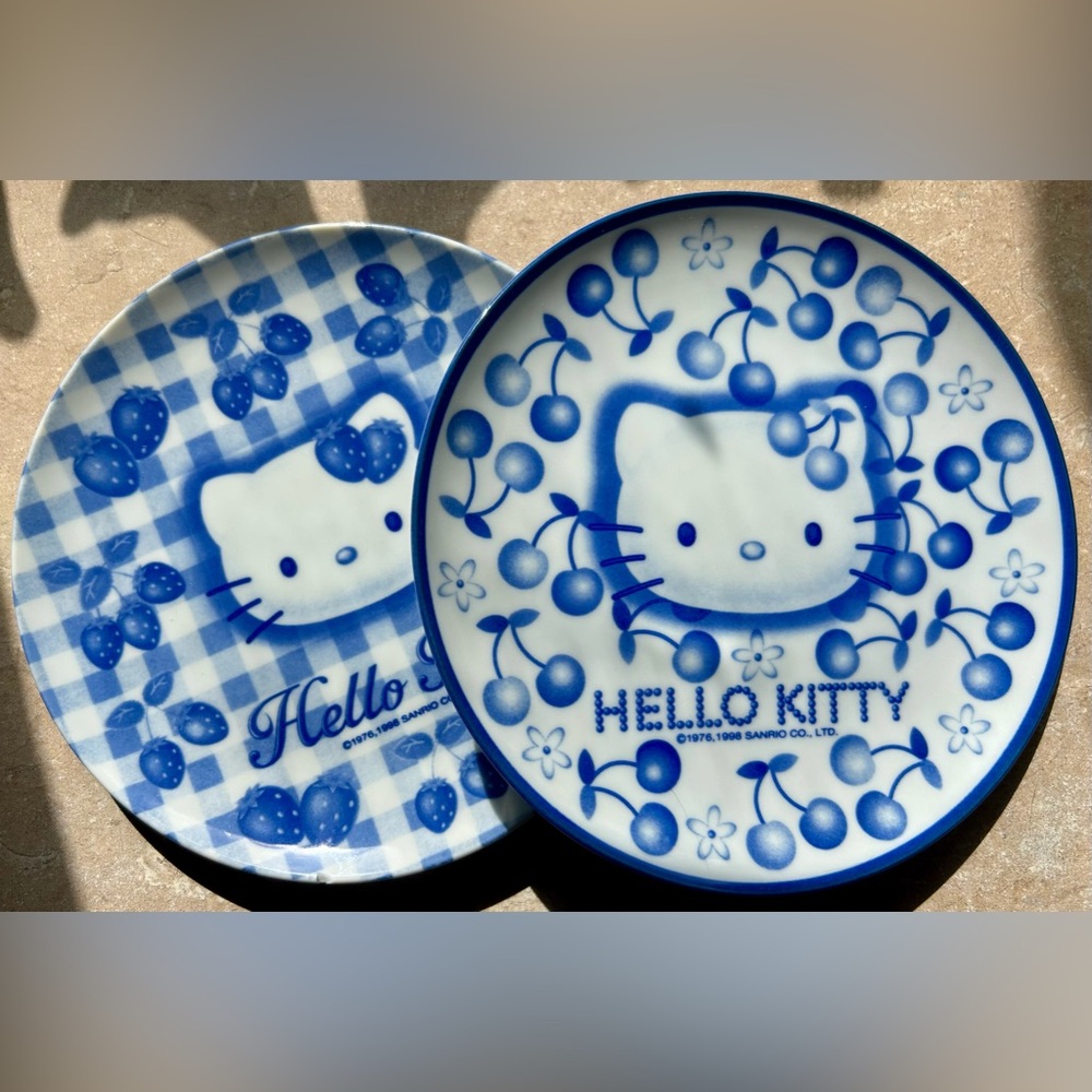 RARE 1998 Sanrio HELLO KITTY Cherry & Strawberry 8" Plates SET of 2